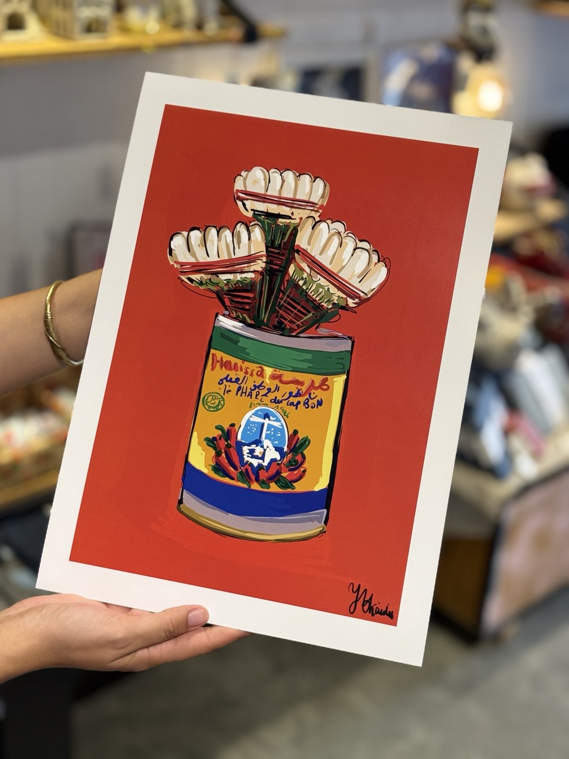 Poster rouge : jasmin dans une boîte de harissa